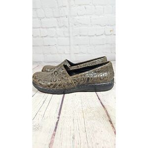 Boc Born Concept Brown Tooled Clogs Slip On Flats Women's Shoe Size 7